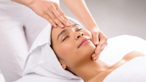 Top 5 dầu massage mặt được yêu thích nhất năm 2024